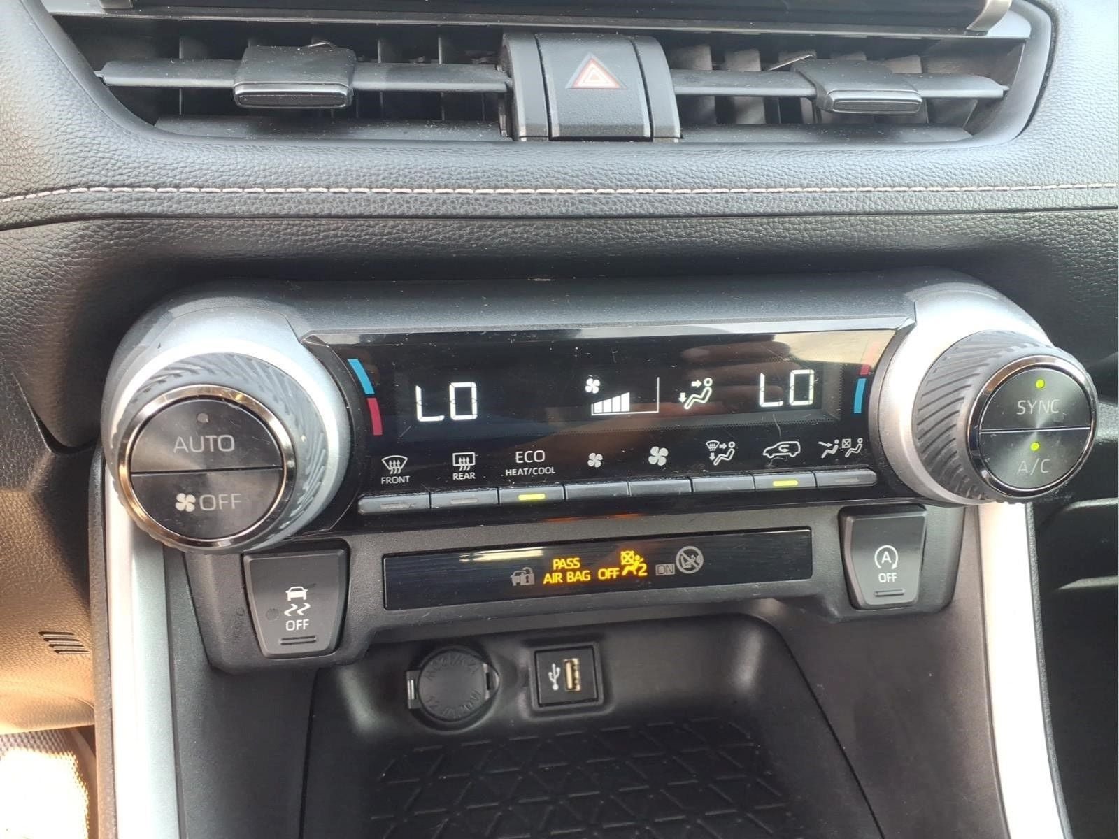 Used 2024 Toyota RAV4 XLE FWD image 11