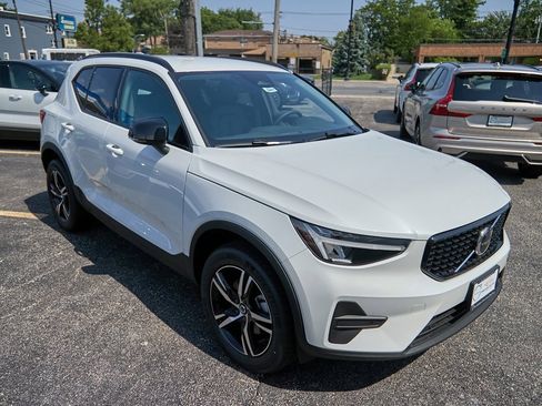 New 2026 Volvo XC40 B5 Core image 4