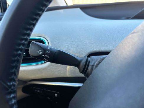 Used 2017 Toyota Prius Prime Premium image 25