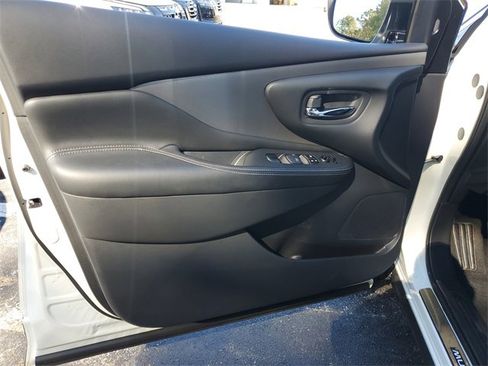 Certified 2024 Nissan Murano SV w/ SV Midnight Edition Package image 12