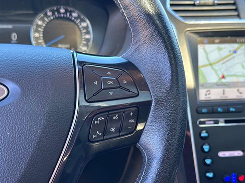 Used 2018 Ford Explorer Platinum image 28