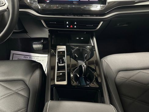 Used 2025 Volkswagen Atlas Cross Sport SE image 39