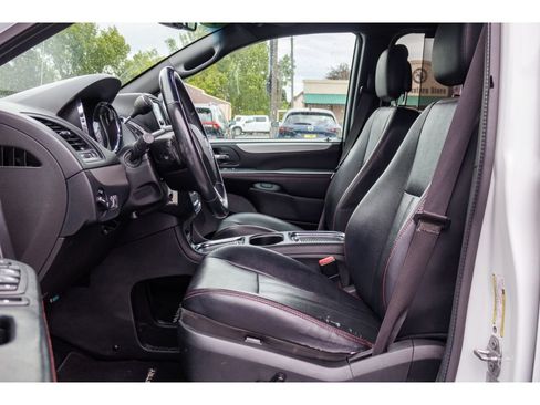 Used 2017 Dodge Grand Caravan GT FWD image 17