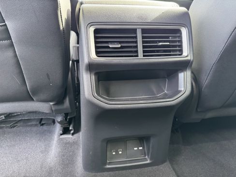 Used 2024 Volkswagen Atlas Cross Sport SE image 33