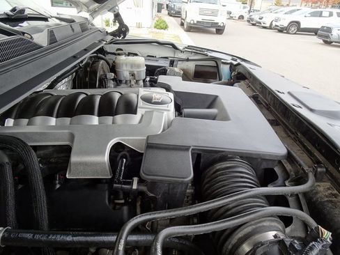 Used 2017 Cadillac Escalade Premium Luxury image 38