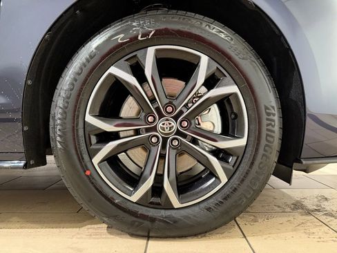 New 2026 Toyota Sienna Platinum image 9