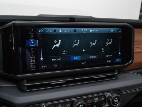 Used 2024 Jeep Wrangler Unlimited Rubicon w/ Technology Group image 76