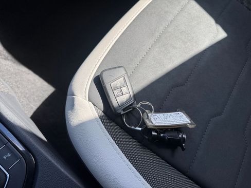 Used 2025 Volkswagen Taos SE image 22