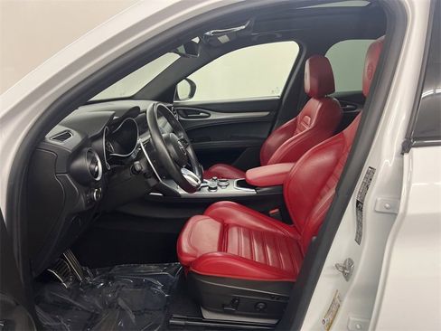 Used 2022 Alfa Romeo Stelvio Veloce image 15