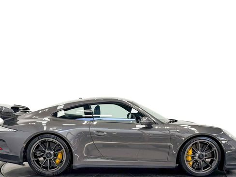 Used 2015 Porsche 911 GT3 RWD image 2