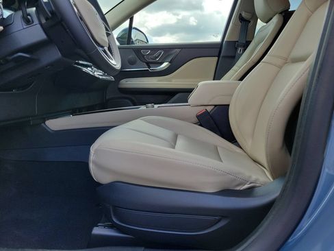 Used 2025 Lincoln Corsair AWD w/ Rear Removable Package Tray image 19