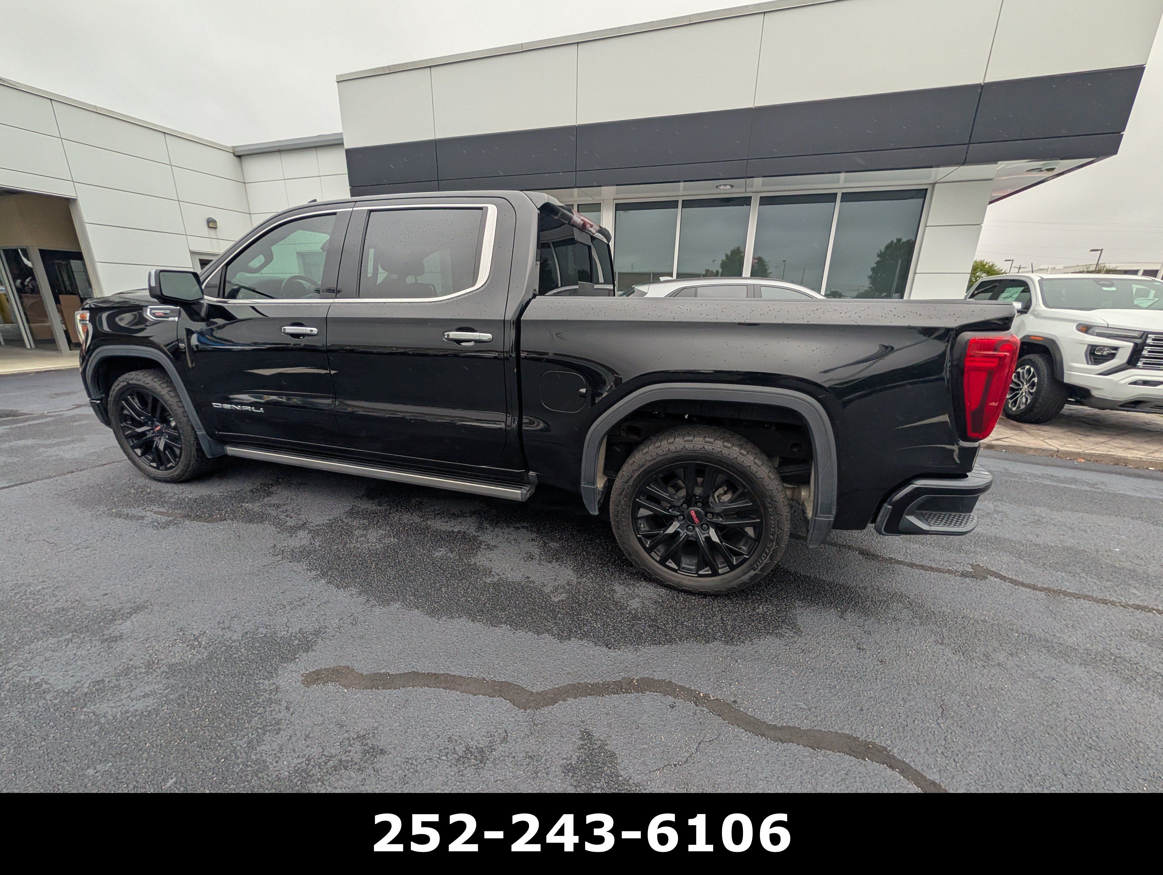Used 2021 GMC Sierra 1500 Denali w/ Denali Ultimate Package AWD/4WD image 9