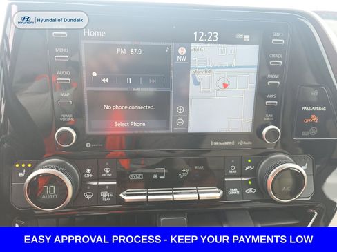 Used 2021 Toyota Highlander XLE FWD image 12