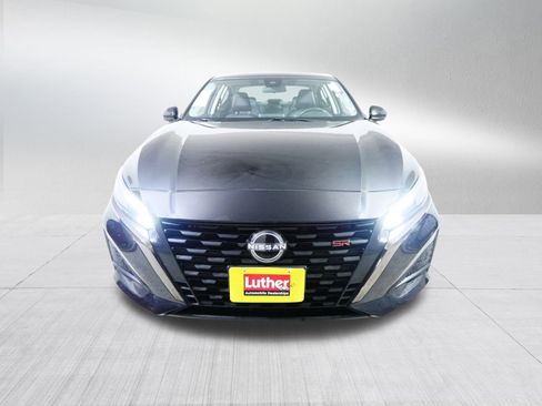 Used 2023 Nissan Altima 2.5 SR image 2