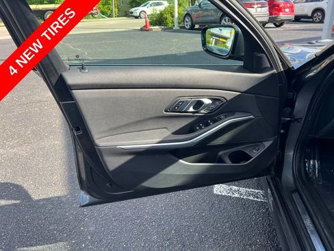Used 2020 BMW 330i Sedan w/ Driving Assistance Package RWD image 17
