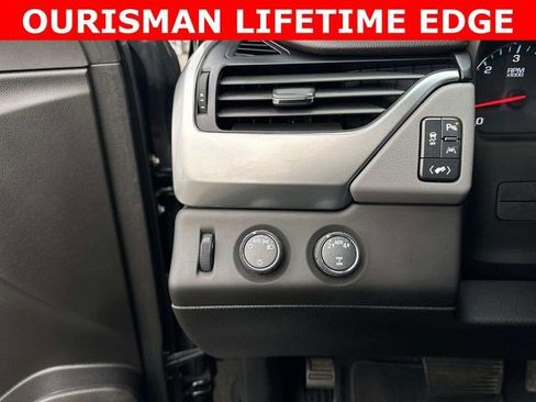 Used 2019 Chevrolet Suburban LT image 27