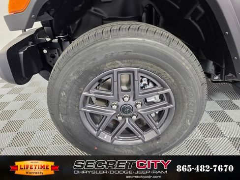 New 2025 Jeep Gladiator Sport image 9