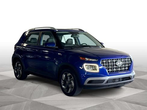 Used 2024 Hyundai Venue Limited FWD image 2