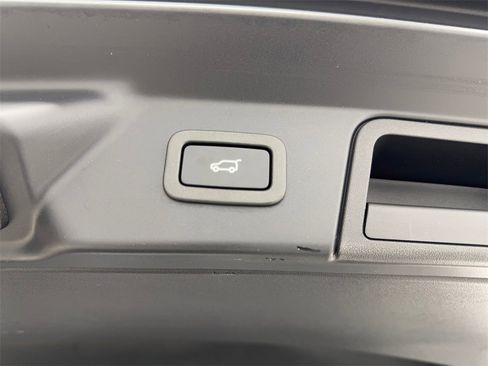 Used 2022 Land Rover Range Rover Velar S image 81