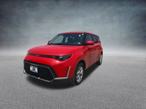 Used 2023 Kia Soul LX w/ LX Technology Package image 8