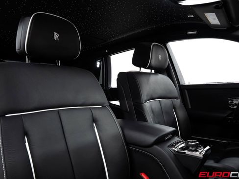 Used 2024 Rolls-Royce Phantom Sedan w/ The Phantom Package RWD image 38