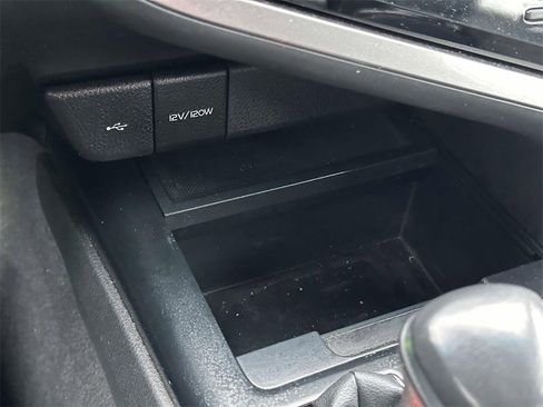 Used 2020 Toyota Camry SE image 25