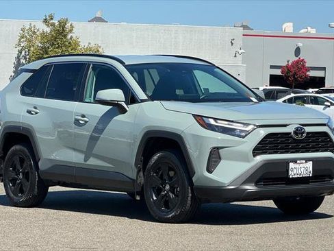Certified 2022 Toyota RAV4 XLE w/ XLE Grade Weather Package AWD/4WD image 5