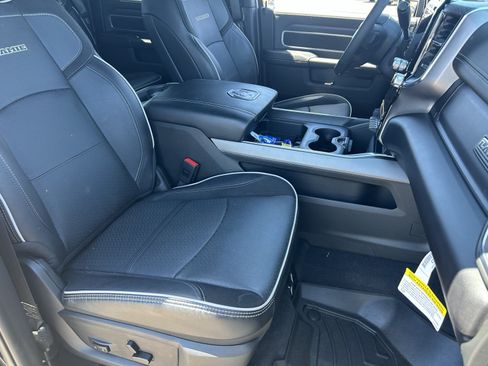 Used 2025 RAM 2500 Laramie AWD/4WD image 10