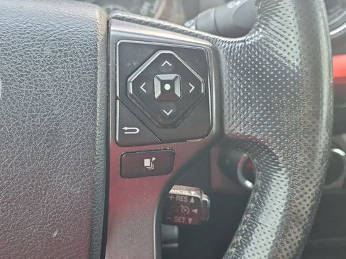 Used 2017 Toyota Tacoma TRD Off-Road w/ Tow Package (A/T) AWD/4WD image 24