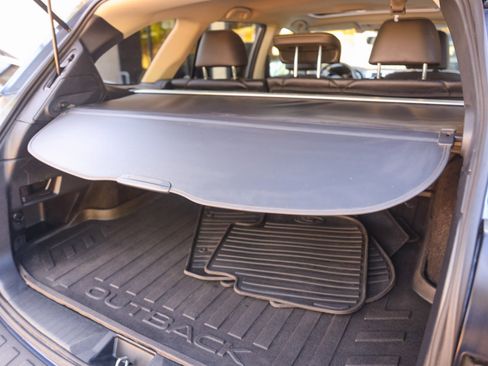 Used 2017 Subaru Outback 3.6R Limited image 26