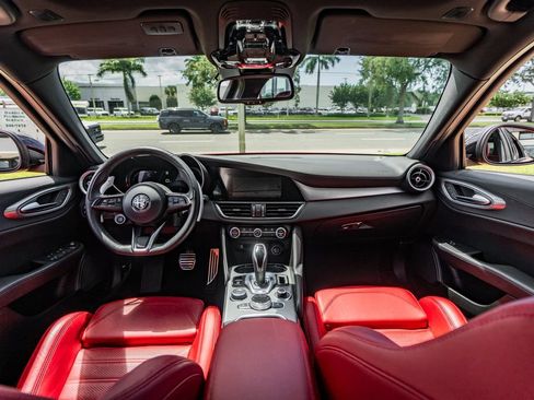 Used 2024 Alfa Romeo Giulia Veloce RWD image 21