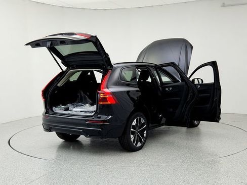 New 2026 Volvo XC60 B5 Plus w/ Protection Package Premier AWD/4WD image 11