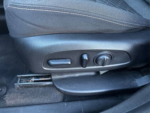 Used 2020 Chevrolet Equinox LT w/ Driver Convenience Package image 35