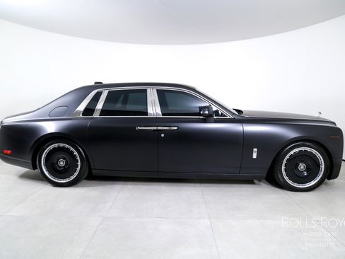 Used 2025 Rolls-Royce Phantom Sedan image 9