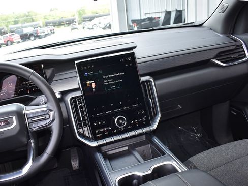 Used 2025 GMC Acadia Elevation AWD/4WD image 18