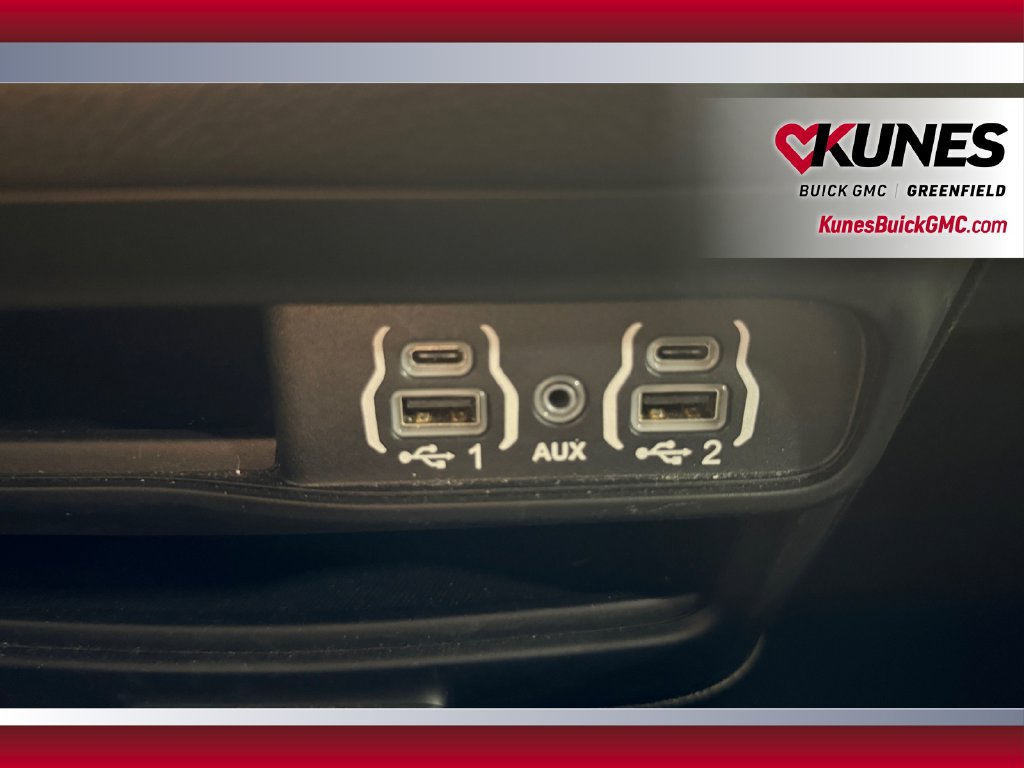 Used 2025 Chrysler Pacifica Select FWD image 32