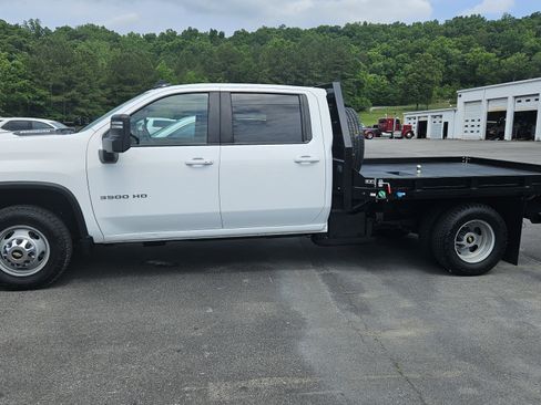 Used 2022 Chevrolet Silverado 3500 LT w/ Convenience Package AWD/4WD image 1