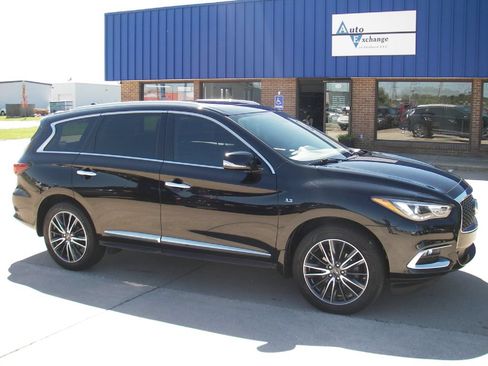 Used 2017 INFINITI QX60 Luxe w/ Premium Plus Package AWD/4WD image 3