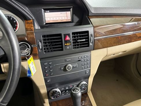 Used 2011 Mercedes-Benz GLK 350 4MATIC image 33