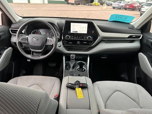 Used 2023 Toyota Highlander L FWD image 27