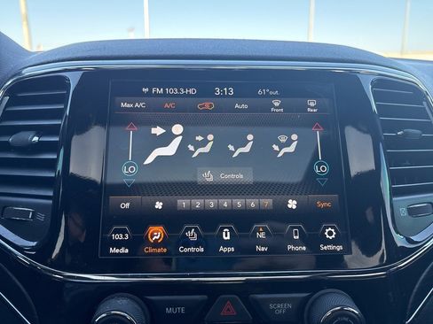 Used 2022 Jeep Grand Cherokee Limited image 17