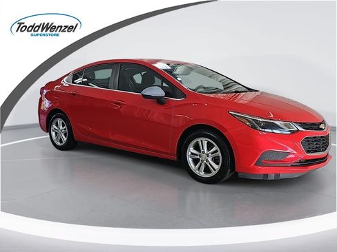 Used 2017 Chevrolet Cruze LT w/ Convenience Package FWD image 1