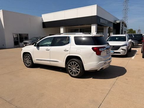 Used 2023 GMC Acadia Denali w/ Denali Ultimate Package AWD/4WD image 4