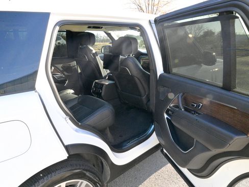 Used 2025 Land Rover Range Rover Long Wheelbase Autobiography image 46