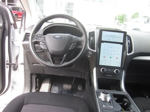 Used 2024 Ford Edge SE w/ Black Appearance Package AWD/4WD image 11