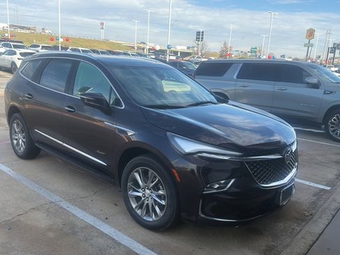 Used 2022 Buick Enclave Avenir w/ Avenir Technology Package image 3