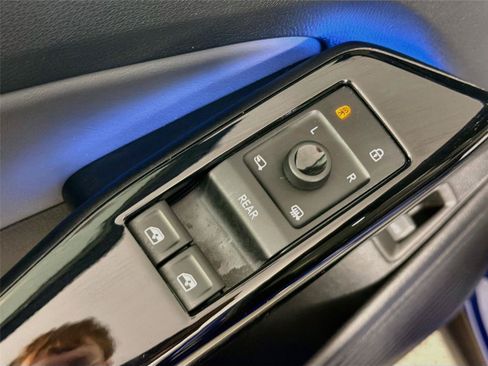 Used 2022 Volkswagen ID.4 Pro S w/ Gradient Package RWD image 18