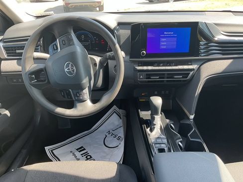 Used 2025 Toyota Camry LE FWD image 14