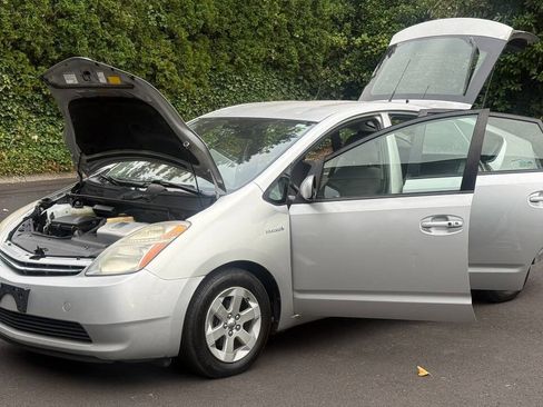 Used 2008 Toyota Prius Touring FWD image 1