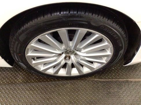 Used 2013 Lexus LS 460 w/ Comfort Pkg RWD image 25